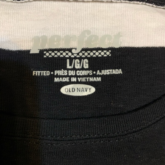 Black and white Old navy tee Large - Picture 3 of 3